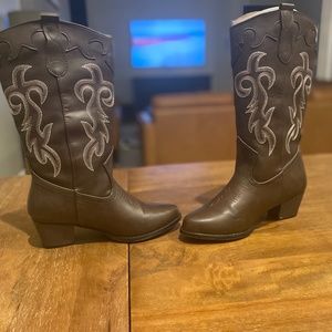Canyon Trails Women's Classic Pointed Toe Embroidered Western Rodeo Cowboy Boots